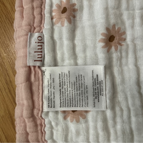 Like New Lulujo Muslin Double Sided Blanket - Picture 2 of 3